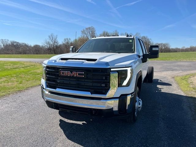 2026 GMC Sierra 3500 HD Chassis Cab Pro
