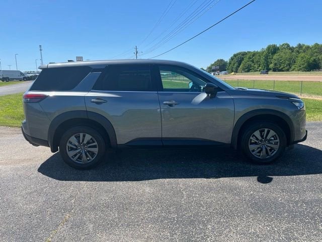 2024 Nissan Pathfinder S