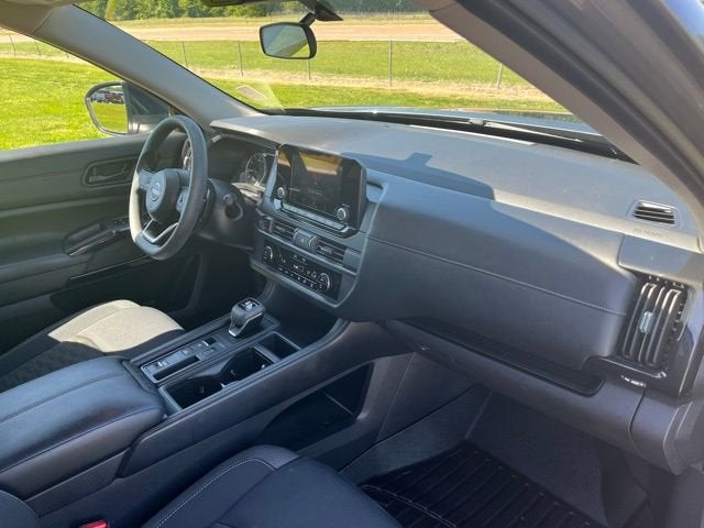 2024 Nissan Pathfinder S