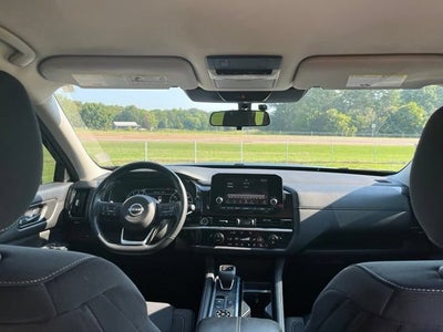 2024 Nissan Pathfinder SV