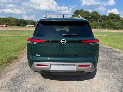 2025 Nissan Pathfinder SL