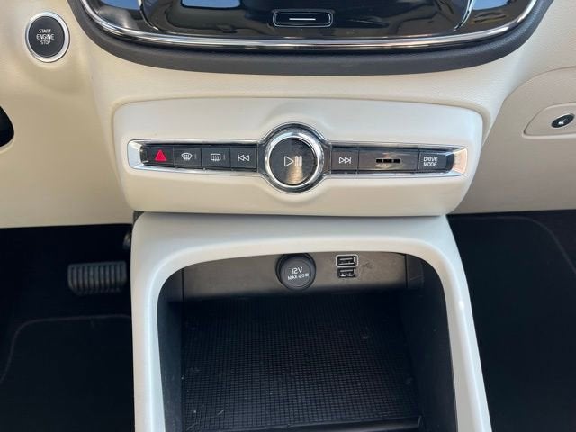 2020 Volvo XC40 Momentum